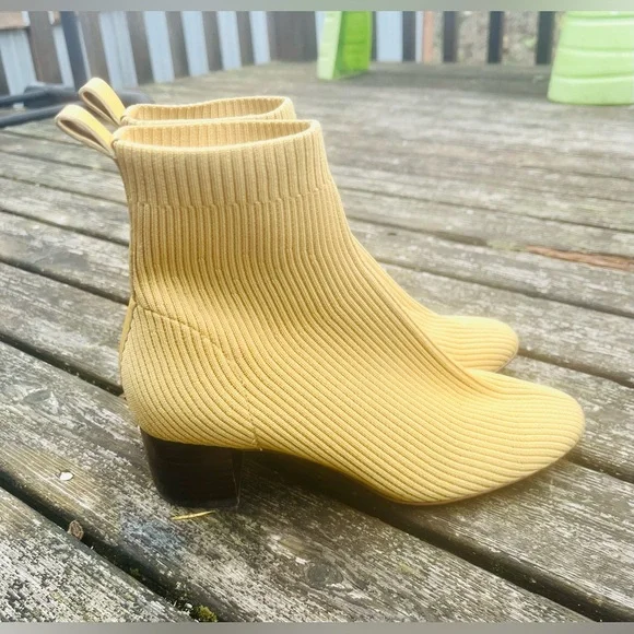 EVERLANE The Glove Yellow Boots - Picture 5 of 10